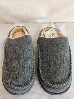 NEW DICKS Mens cozy slippers size: M 10/11
